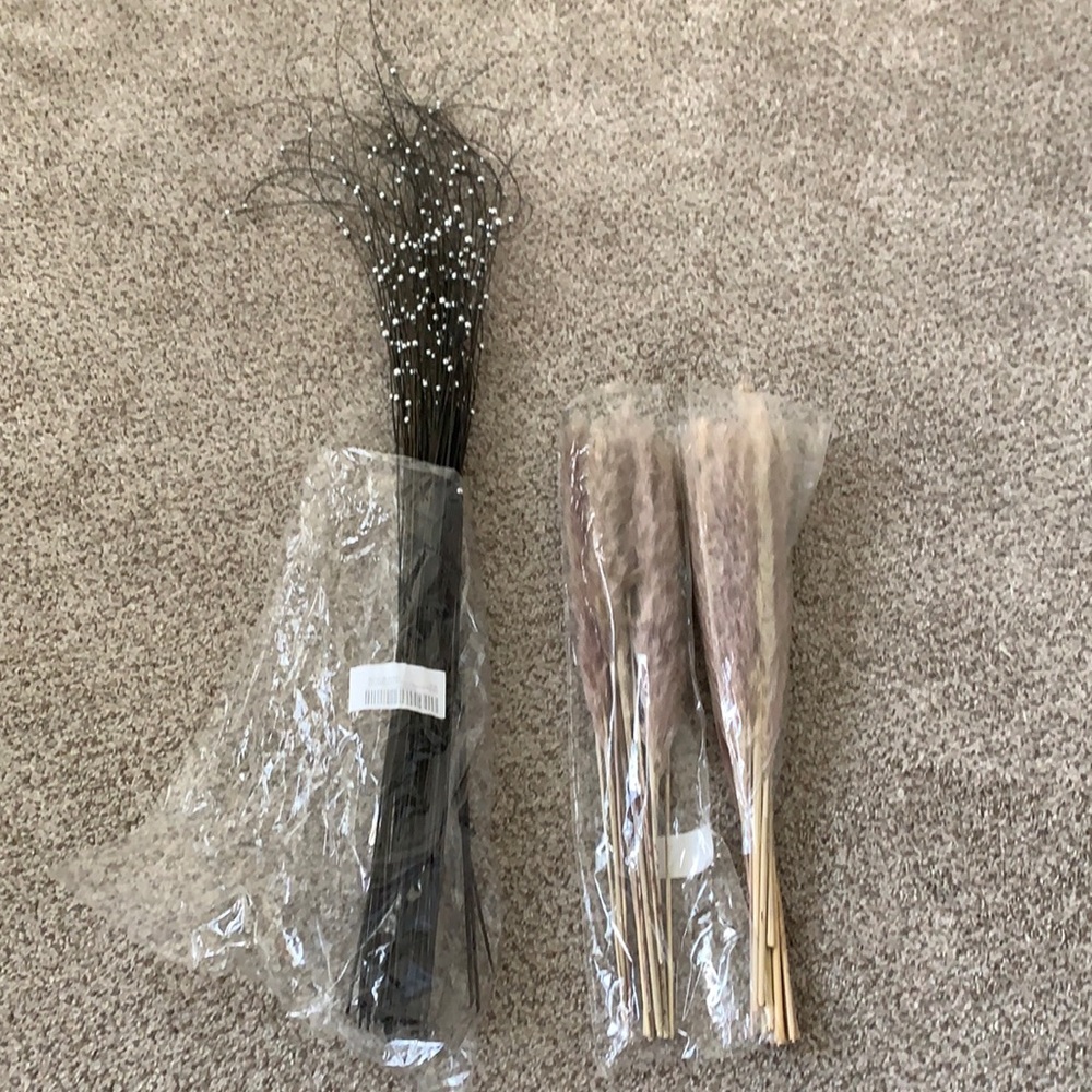 Decor- pampas grass and metal decor